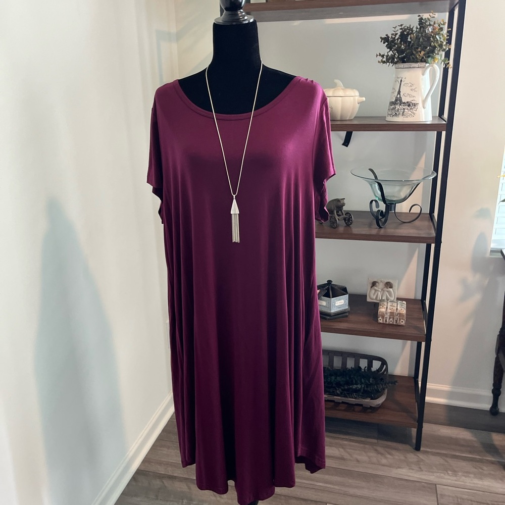 Invug Burgundy Scoop Neck dress! Size 4x- never worn! Super stretchy!